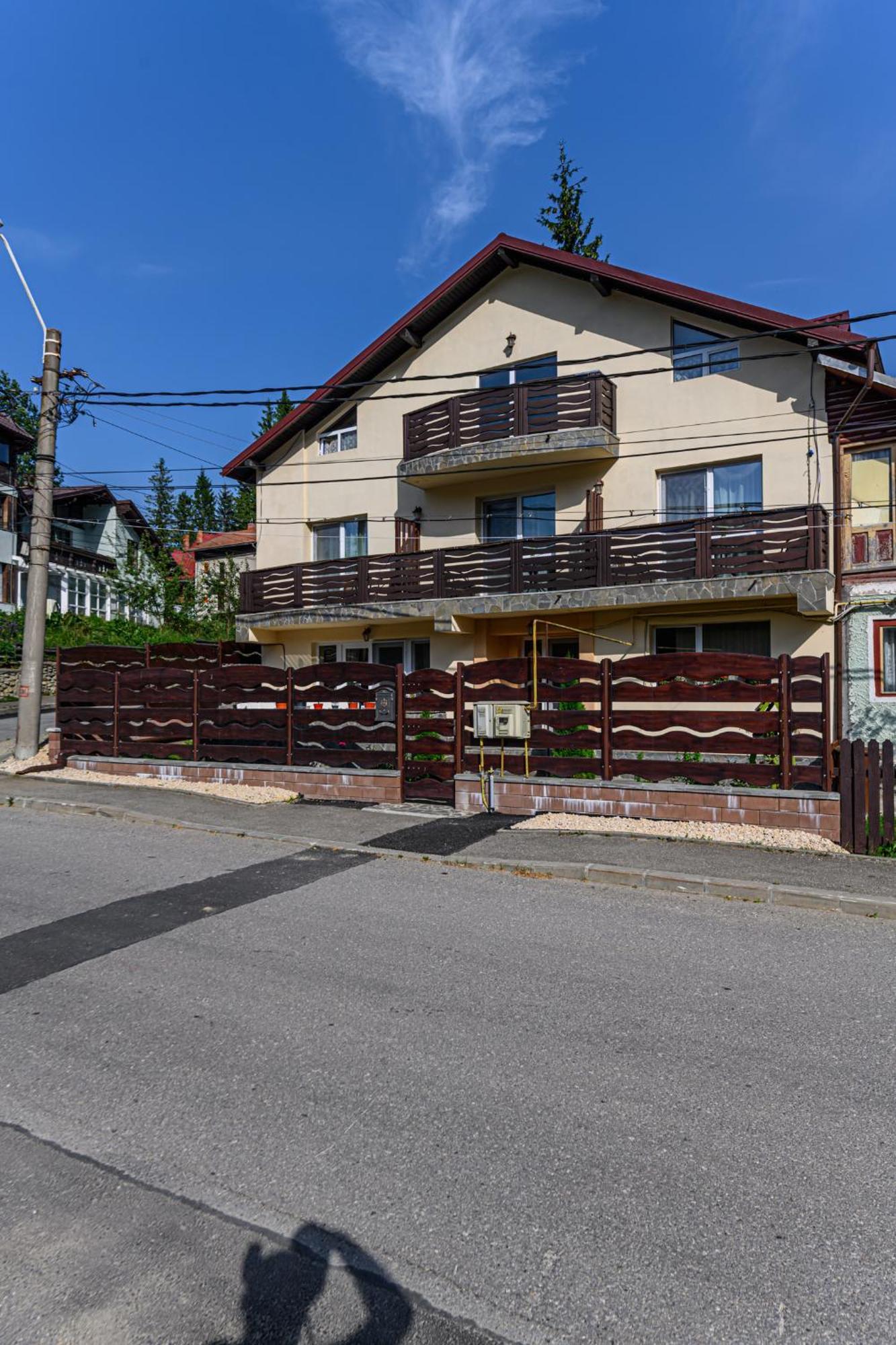 Casa Ramino Hotel Buşteni Buitenkant foto
