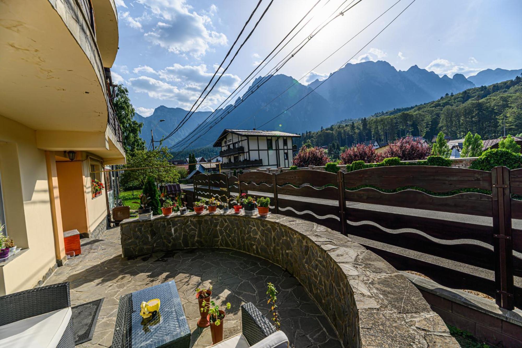 Casa Ramino Hotel Buşteni Buitenkant foto