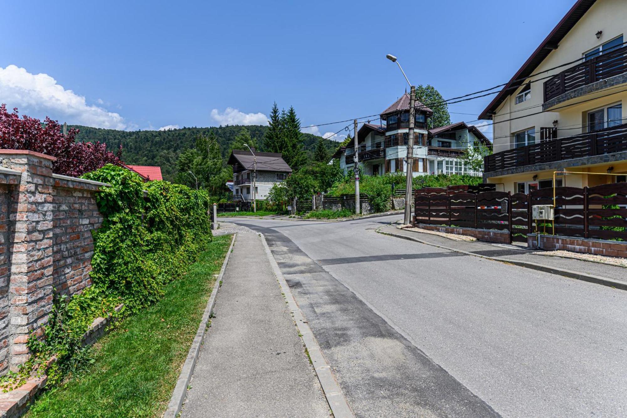 Casa Ramino Hotel Buşteni Buitenkant foto