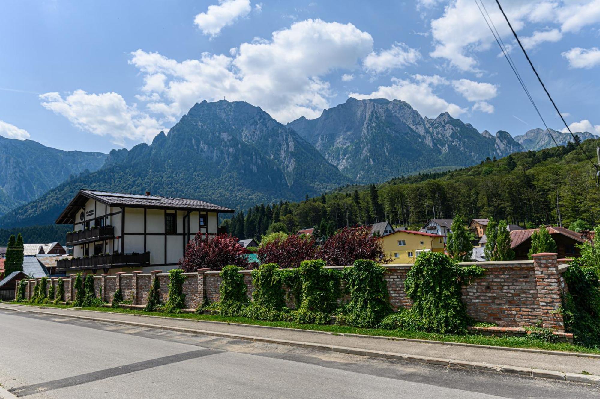 Casa Ramino Hotel Buşteni Buitenkant foto