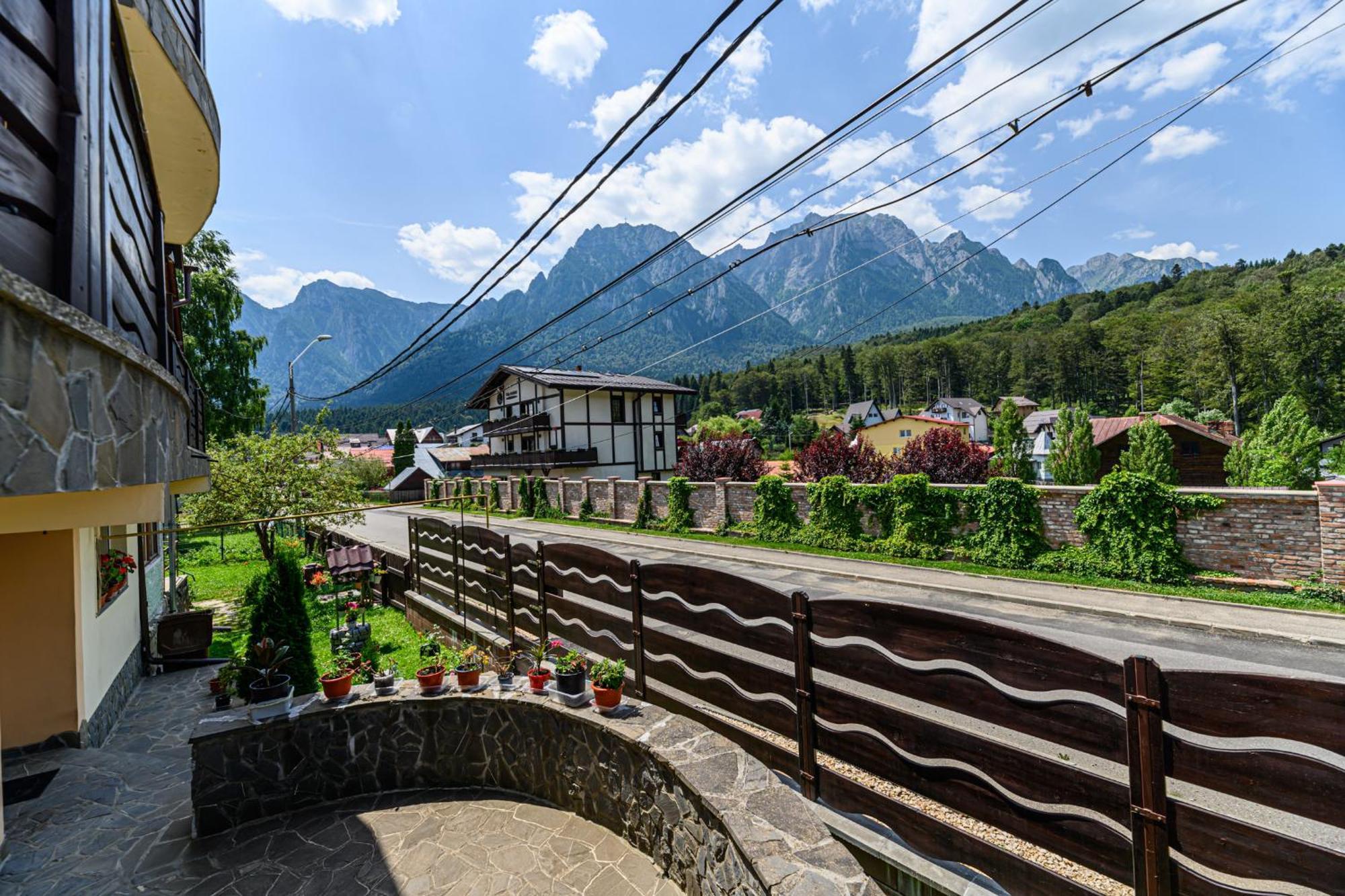 Casa Ramino Hotel Buşteni Buitenkant foto