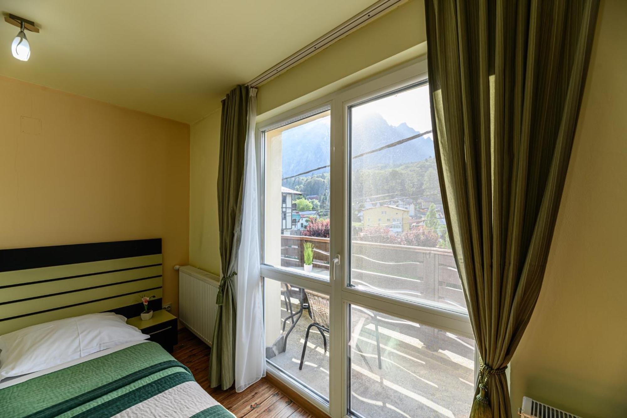 Casa Ramino Hotel Buşteni Buitenkant foto