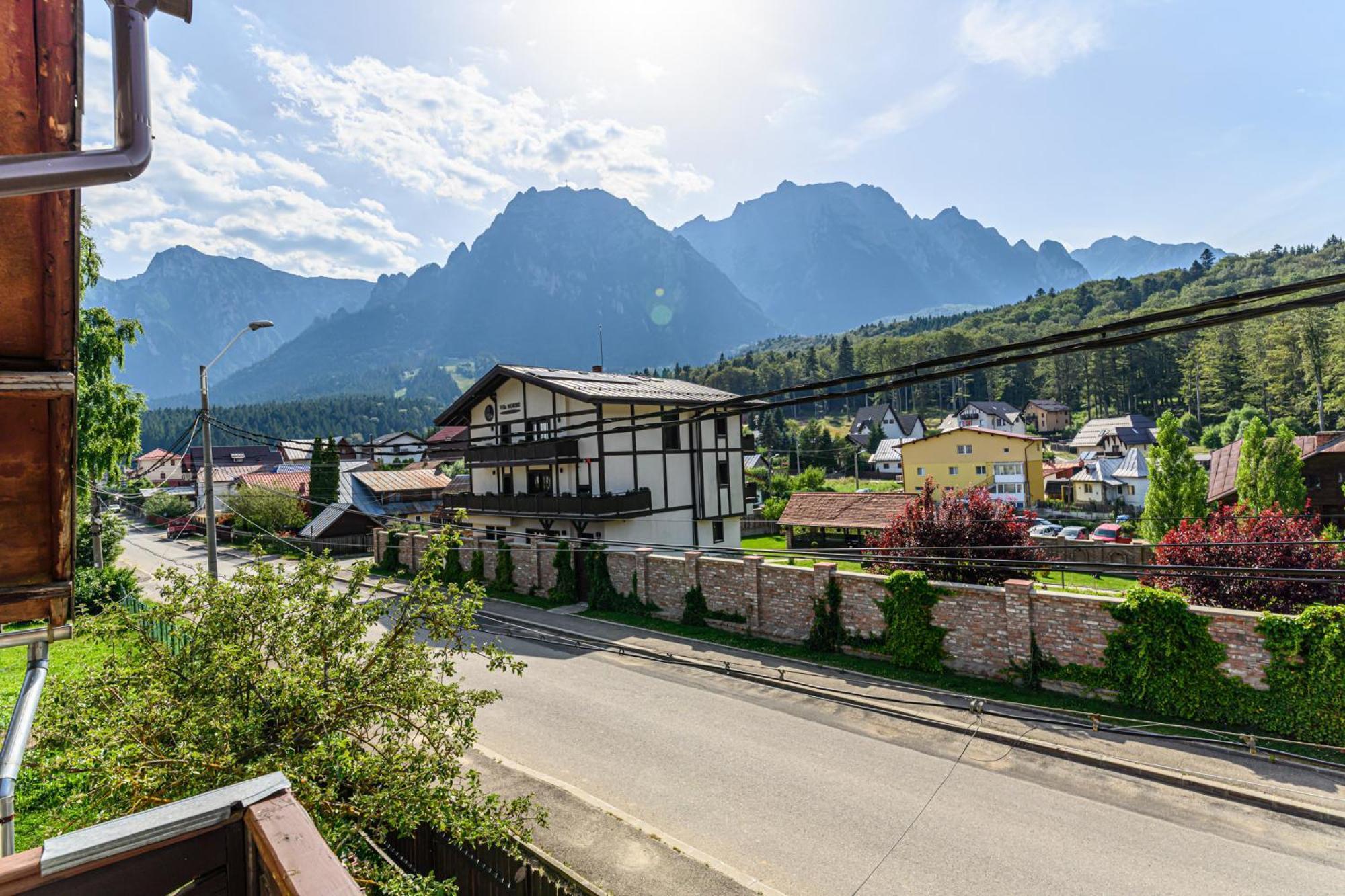 Casa Ramino Hotel Buşteni Buitenkant foto
