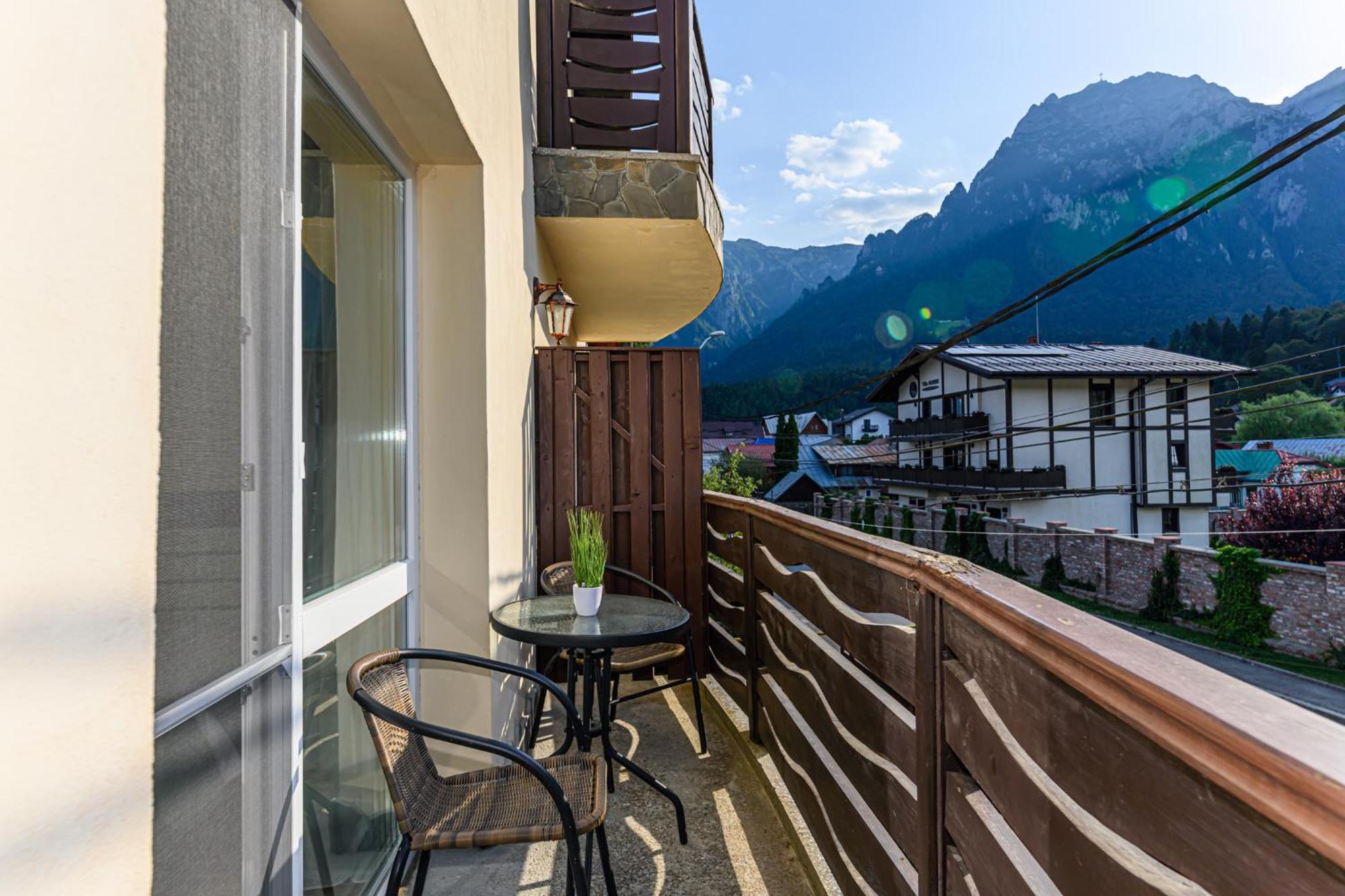 Casa Ramino Hotel Buşteni Buitenkant foto