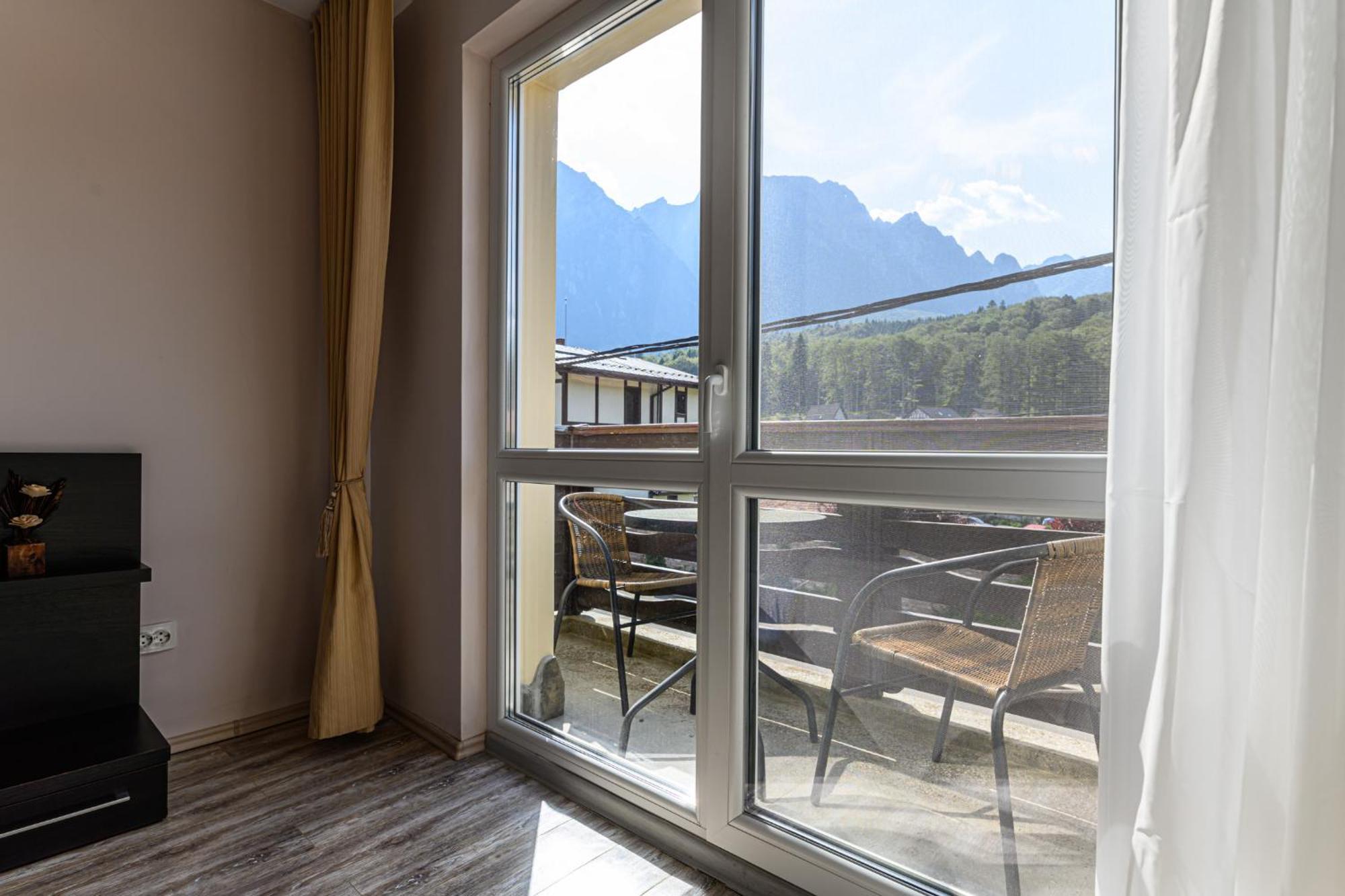 Casa Ramino Hotel Buşteni Buitenkant foto