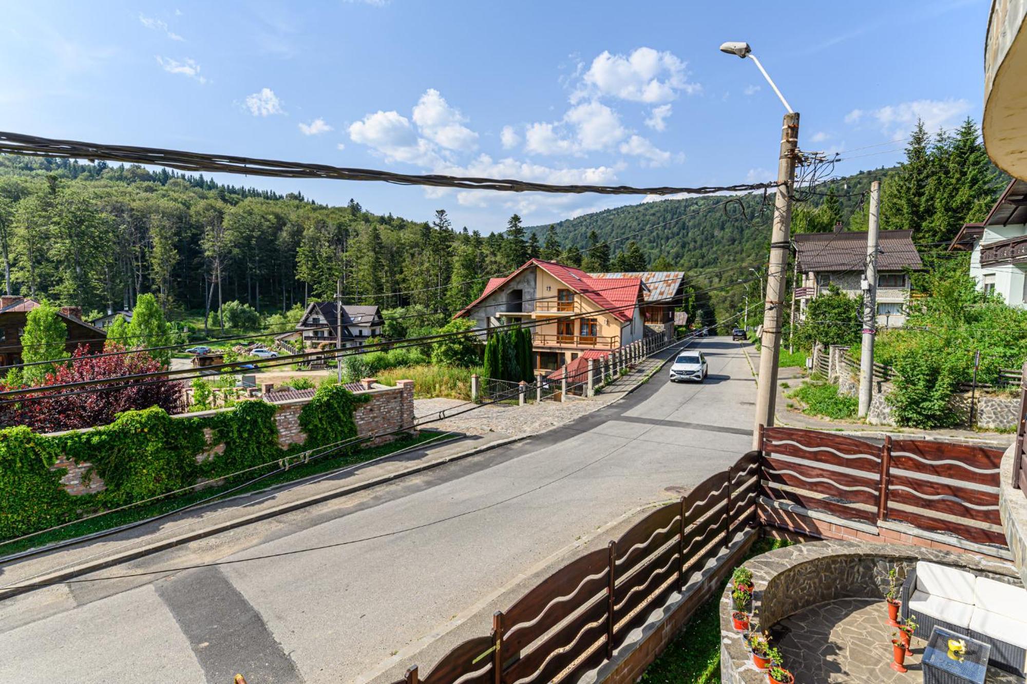 Casa Ramino Hotel Buşteni Buitenkant foto